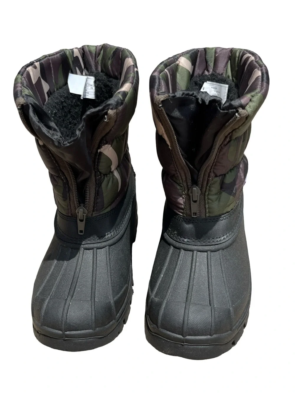 Like New! Youth Camo Insulated Winter Snow Boots Size 4Y Waterproof Zip